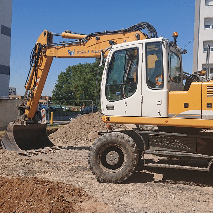 SML Location transport - Louez votre Liebherr 904 sur pneus